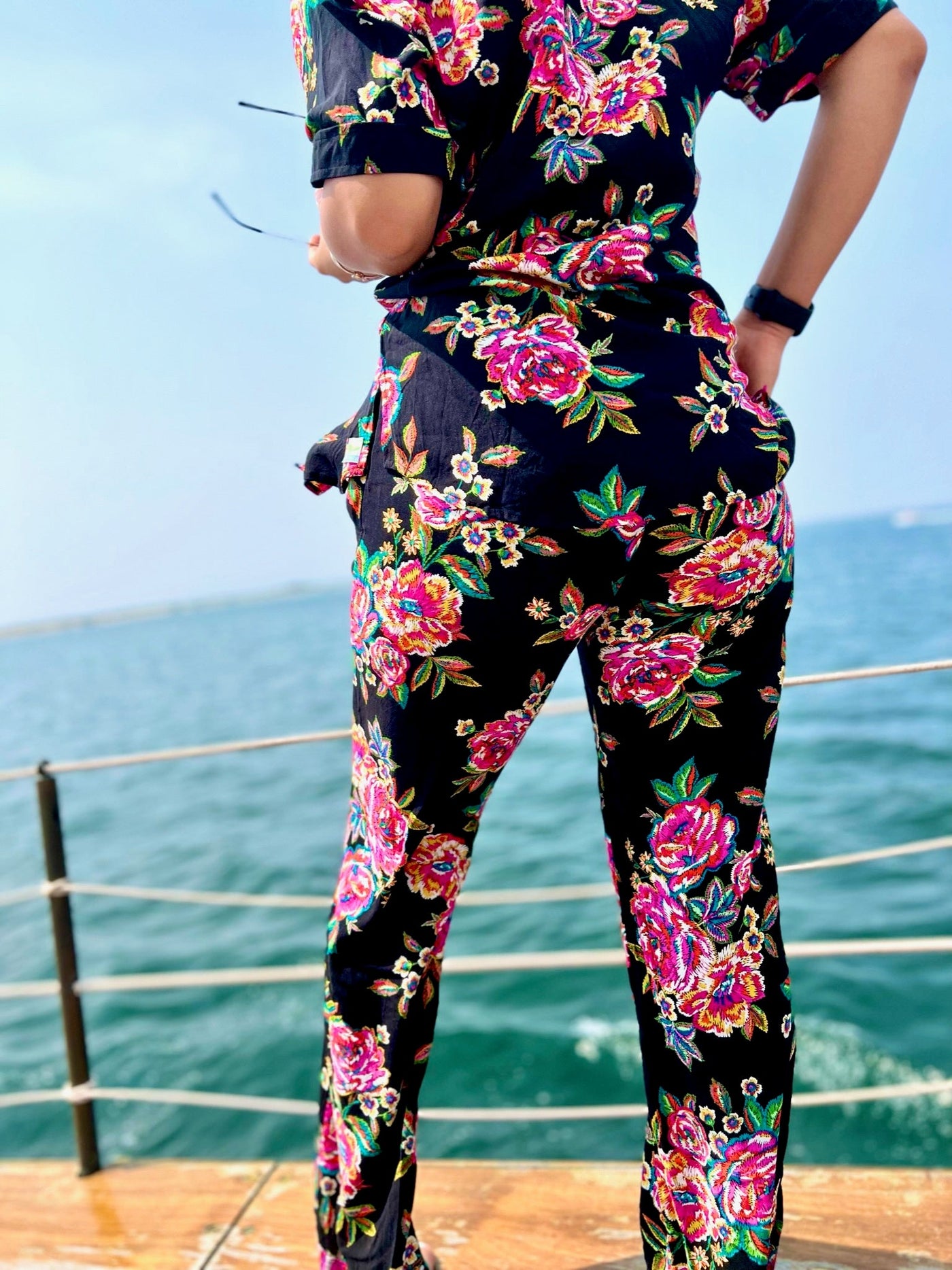 neon carnations lounge pant