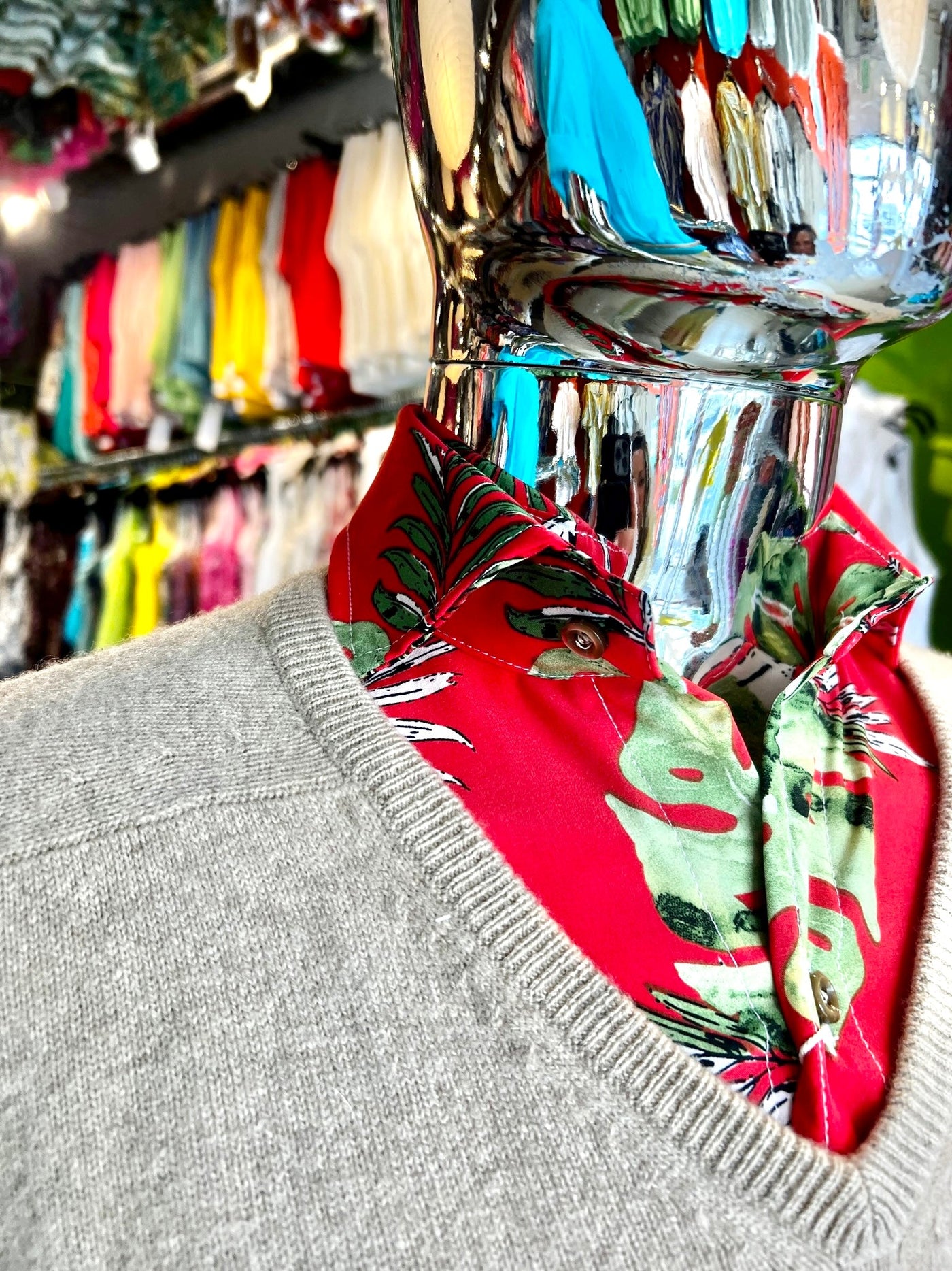 Thane Oatmeal V-Neck 100% Cashmere Sweater (M)