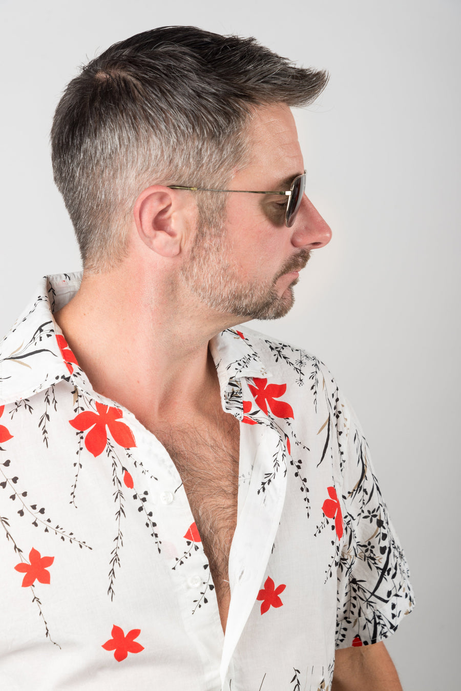 white spray red flowers SS