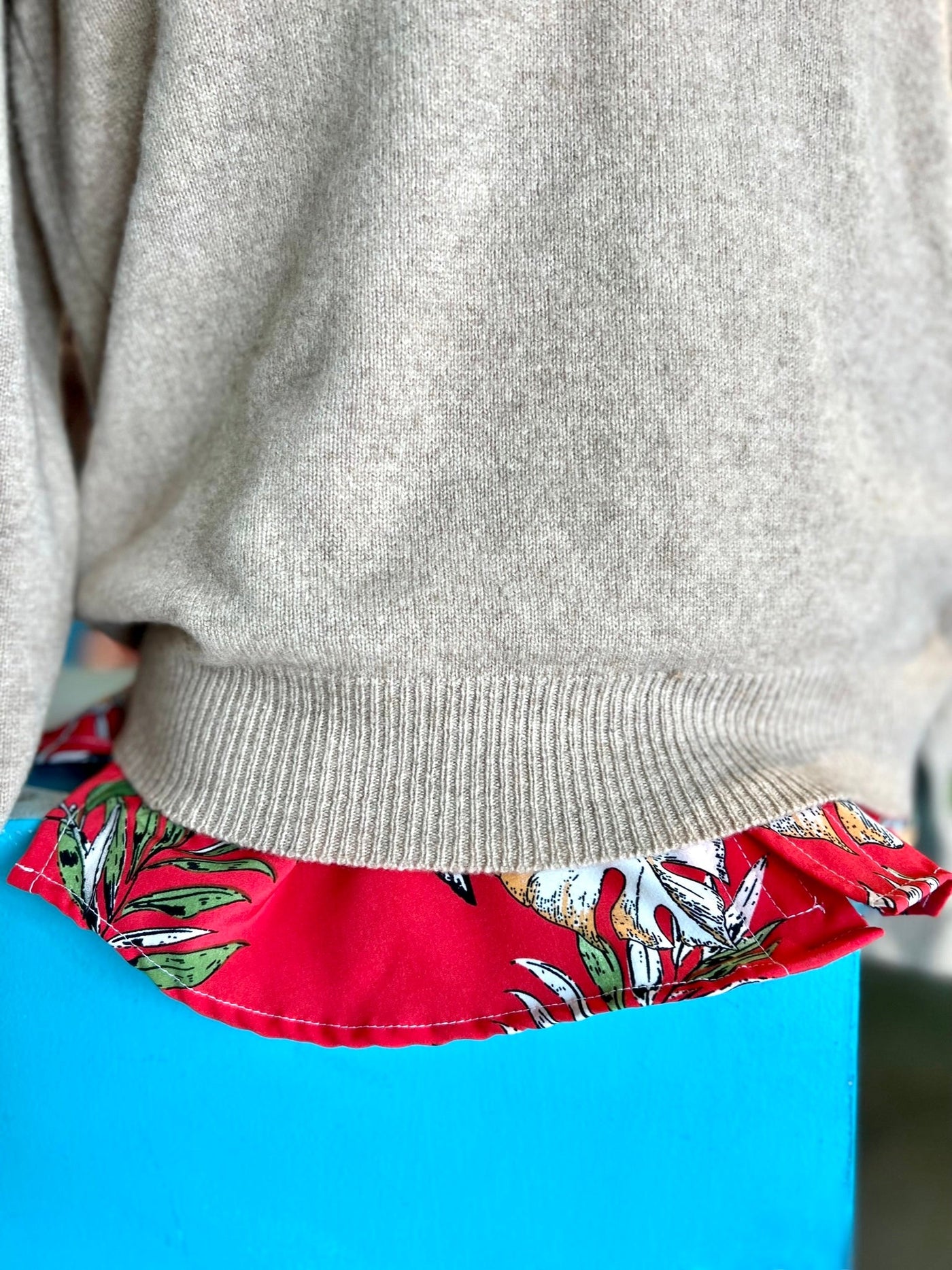 Thane Oatmeal V-Neck 100% Cashmere Sweater (M)